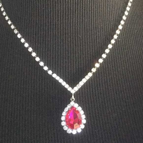 Fuchsia Pink Rhinestone Crystal Pendant Necklace 💖 EUC 💖 - Picture 7 of 10